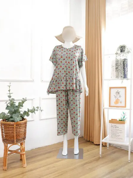 One Set Pajamas Ruffle Lengan Pendek